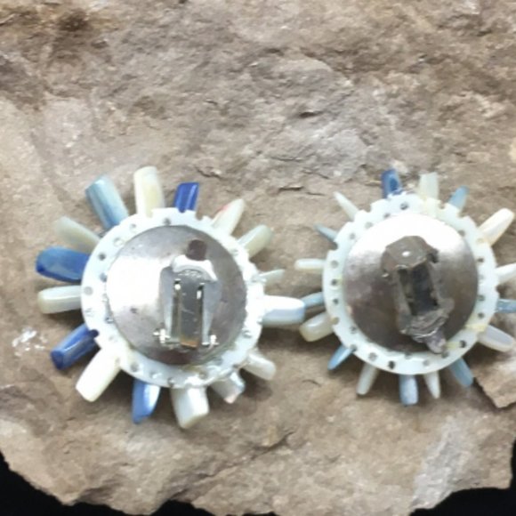 Vintage Mother of Pearl STARBURST BLUE Shell Earrings, Clip-on, Marked Japan, - Picture 3 of 4